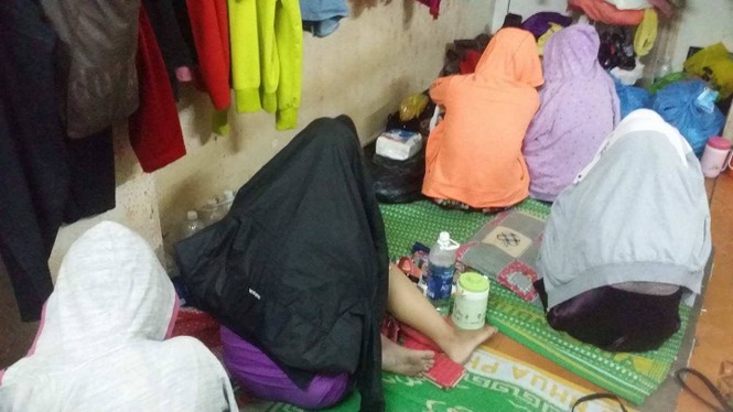Gần 100 tiếp viên ăn mặc 'mát mẻ' trong nhà hàng ở Sài Gòn - ảnh 3