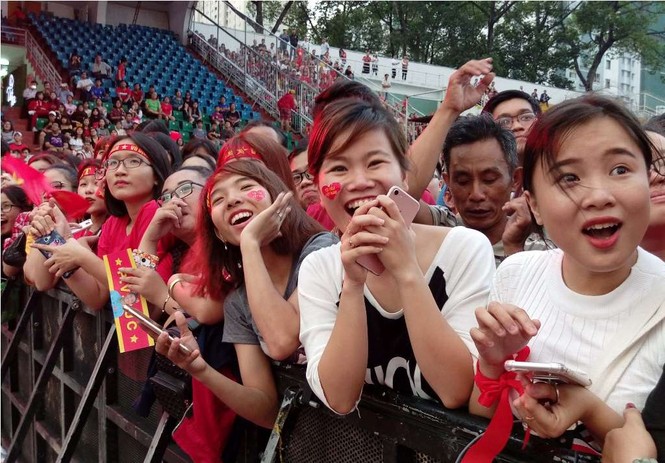 Những bóng hồng 'bùng cháy' cùng cầu thủ U23 Việt Nam - ảnh 8