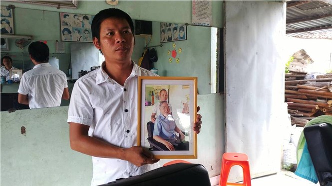Người dân nghẹn ngào trước sự ra đi của nguyên Thủ tướng Phan Văn Khải - ảnh 3