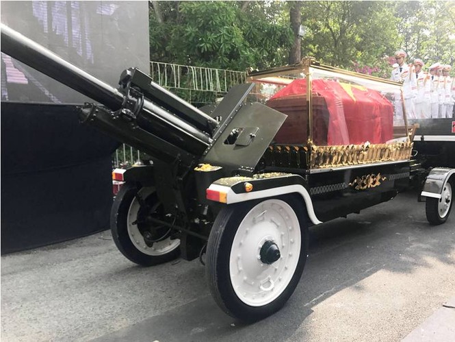 Cố Thủ tướng Phan Văn Khải hòa mình vào lòng đất mẹ Củ Chi - ảnh 10
