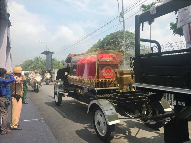 Cố Thủ tướng Phan Văn Khải hòa mình vào lòng đất mẹ Củ Chi - ảnh 9
