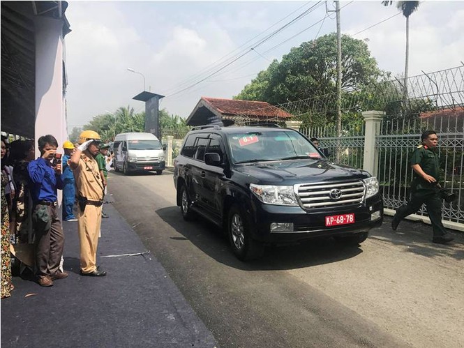 Cố Thủ tướng Phan Văn Khải hòa mình vào lòng đất mẹ Củ Chi - ảnh 6