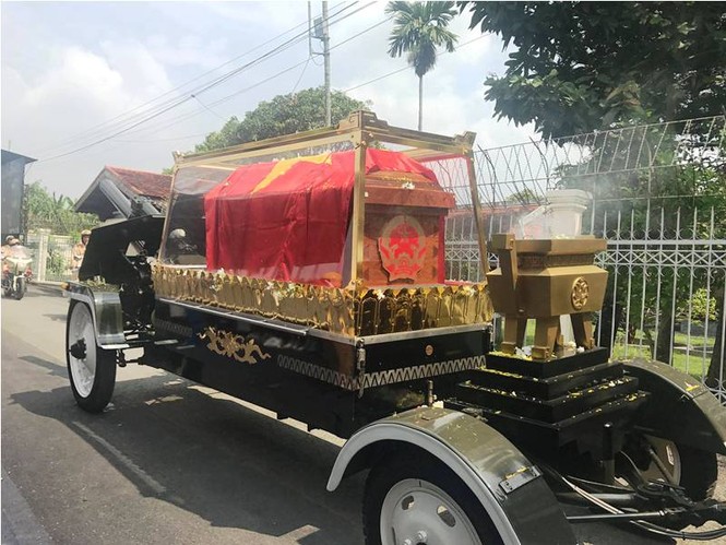 Cố Thủ tướng Phan Văn Khải hòa mình vào lòng đất mẹ Củ Chi - ảnh 8