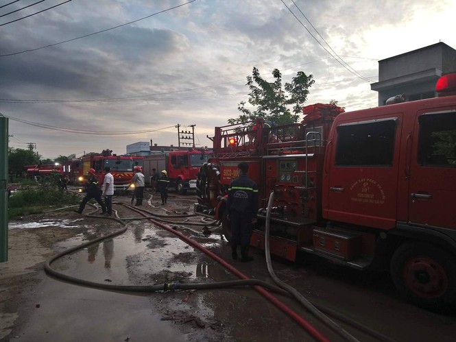 Cháy kinh hoàng trong khu công nghiệp ở Sài Gòn - ảnh 6