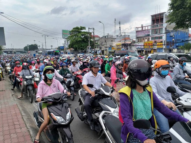 Cửa ngõ Sài Gòn tê liệt sáng đầu tuần do va chạm nhỏ - ảnh 1