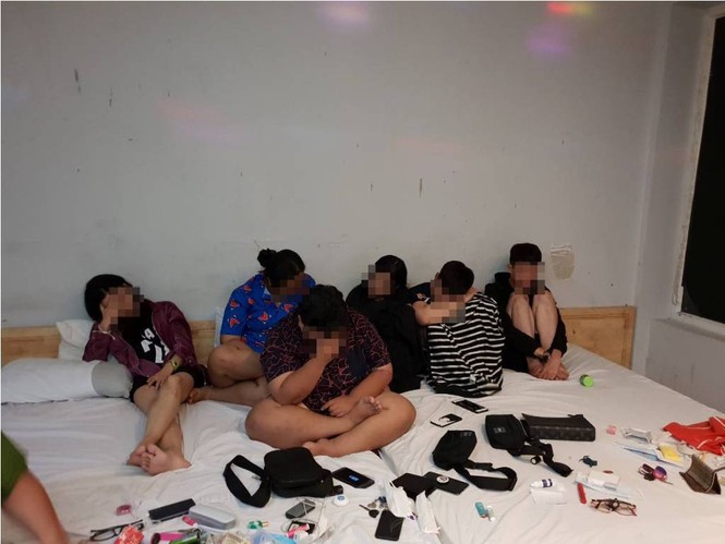 Hơn chục 'dân chơi' phê ma tuý tập thể trong khách sạn ở Sài Gòn - ảnh 1