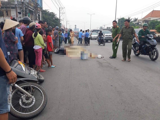 Ngã sau va chạm xe máy, người phụ nữ bị xe buýt cán tử vong - ảnh 1