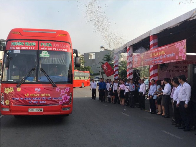 Không để người dân nào thiếu vé xe về quê ăn Tết - ảnh 1