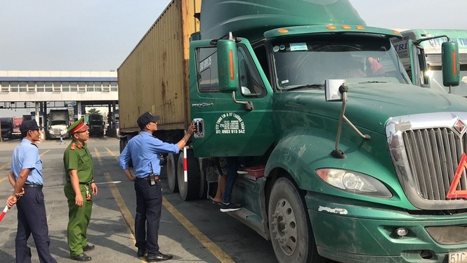 Công an TPHCM trấn áp tội phạm, bảo vệ bình yên cho người dân vui Tết - ảnh 1