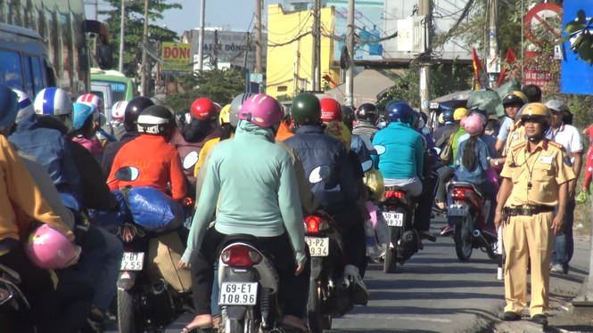 TPHCM dốc toàn lực chống kẹt xe, tai nạn giao thông dịp nghỉ lễ 30/4 - ảnh 2