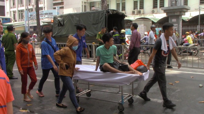 Dùng kìm cắt lưới B40 cứu hàng chục người kẹt trong vụ cháy ký túc xá Sài Gòn - ảnh 4