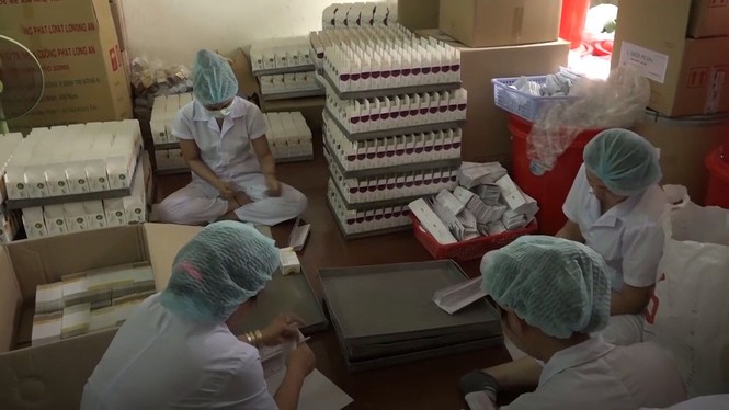 Đột kích cơ sở sản xuất thực phẩm chức năng giả ở Sài Gòn - ảnh 3