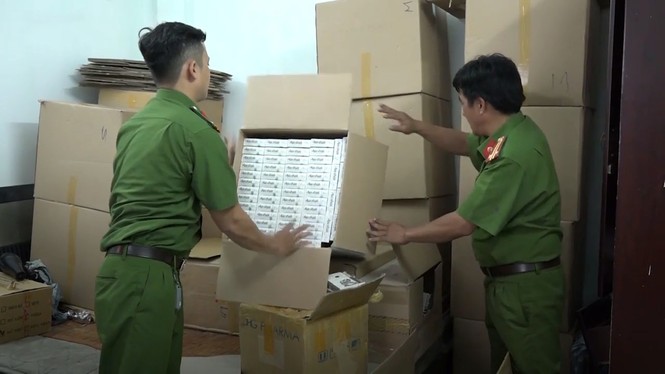 Đột kích cơ sở sản xuất thực phẩm chức năng giả ở Sài Gòn - ảnh 4