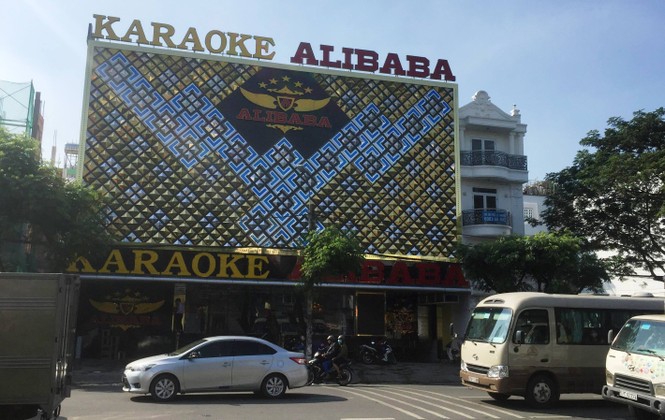 Hỗn chiến kinh hoàng tại quán karaoke Alibaba ở Sài Gòn - ảnh 1