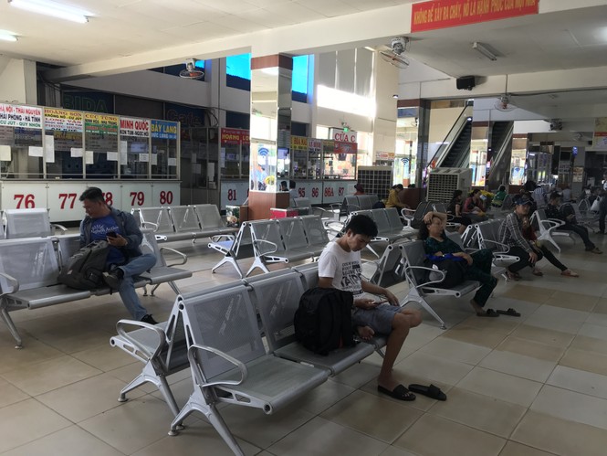 Bến xe lớn nhất Sài Gòn vắng lặng chiều 30 Tết - ảnh 3