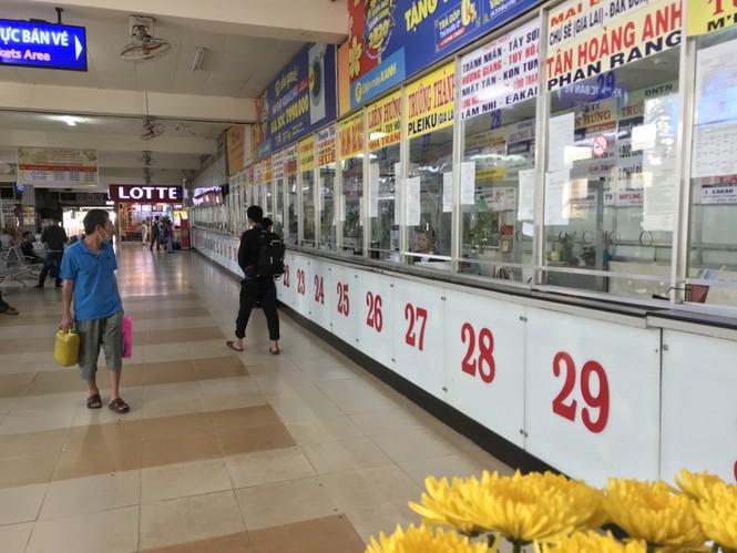 Bến xe lớn nhất Sài Gòn vắng lặng chiều 30 Tết - ảnh 4