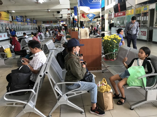 Bến xe lớn nhất Sài Gòn vắng lặng chiều 30 Tết - ảnh 6