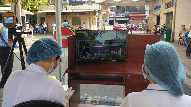 Máy đo thân nhiệt - ảnh 1