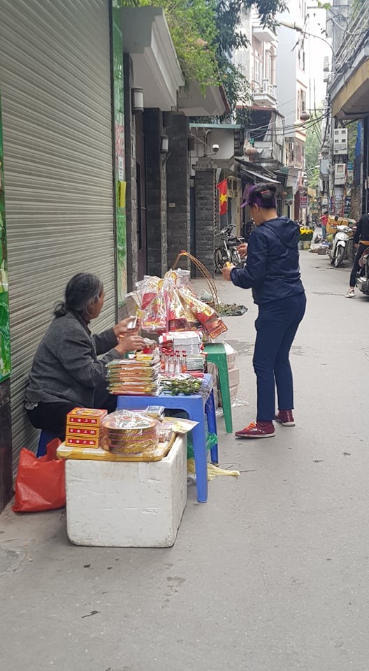 Hoa, quả, gà… tăng giá ngày rằm tháng Chạp - ảnh 6