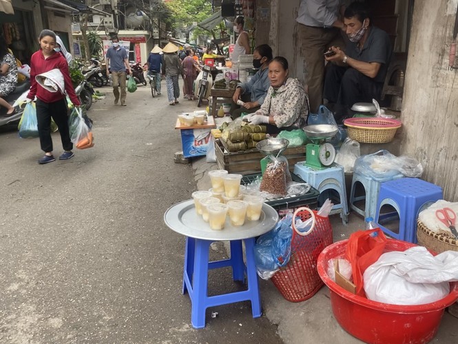 Người Hà Nội xếp hàng mua bánh trôi, bánh chay từ 5 giờ sáng - ảnh 6