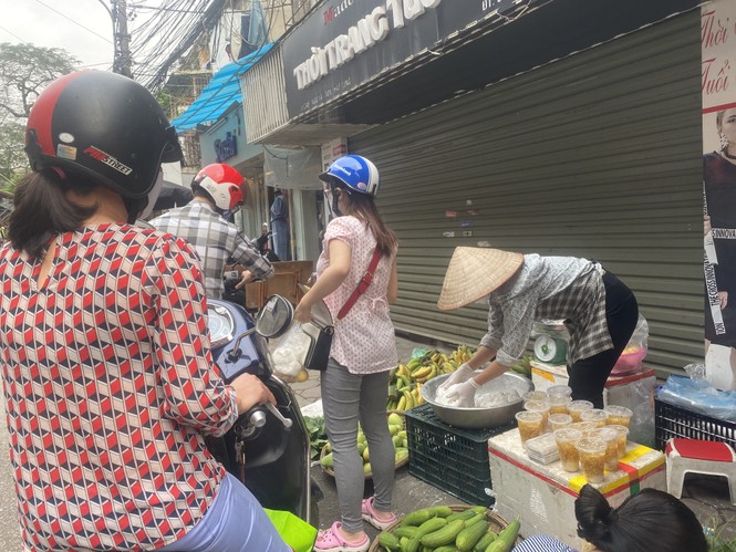 Người Hà Nội xếp hàng mua bánh trôi, bánh chay từ 5 giờ sáng - ảnh 7