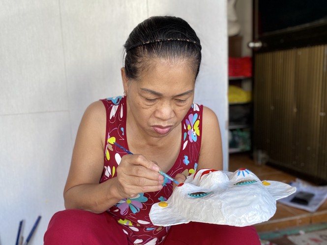 Cặp vợ chồng giữa lòng Thủ đô ngót nghét nửa thập kỷ thổi hồn vào mặt nạ giấy - ảnh 1