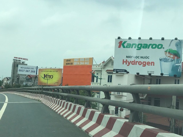 Hà Nội 'loạn' quảng cáo tấm lớn - ảnh 4