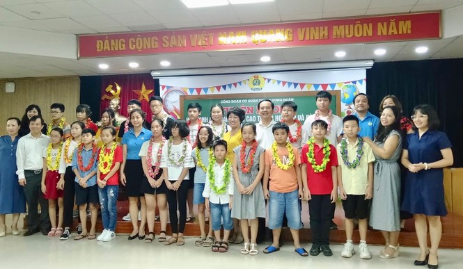 Tuyên dương con em cán bộ TƯ Đoàn có thành tích cao trong học tập - ảnh 1