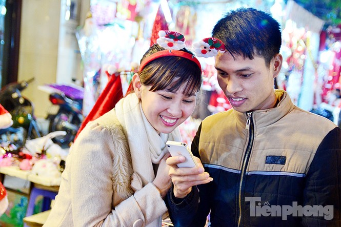 Thiếu nữ Hà thành xinh tươi xuống phố đón Giáng sinh - ảnh 8