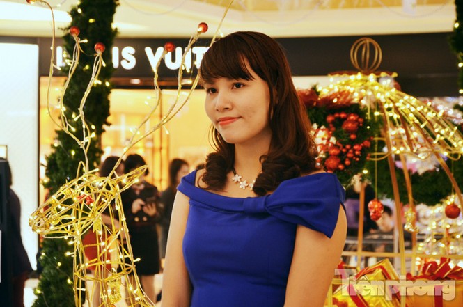 Thiếu nữ Hà thành xinh tươi xuống phố đón Giáng sinh - ảnh 15