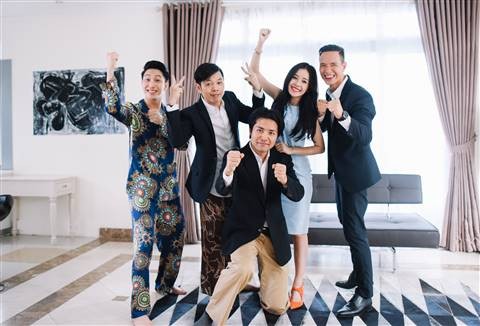 Thái Hoà, Kim Lý 'thử sức' làm vệ sĩ - ảnh 1