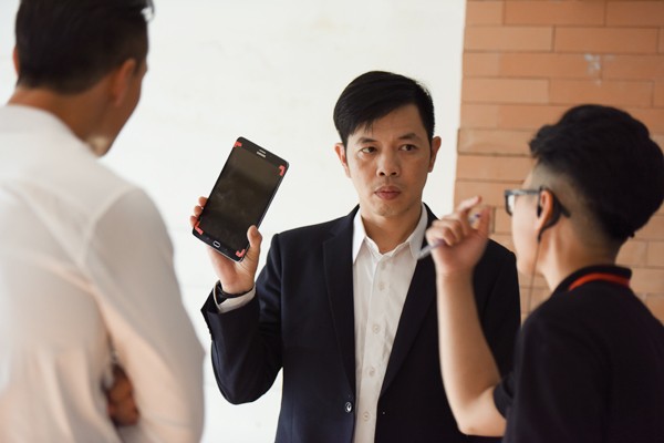 Thái Hoà, Kim Lý 'thử sức' làm vệ sĩ - ảnh 4
