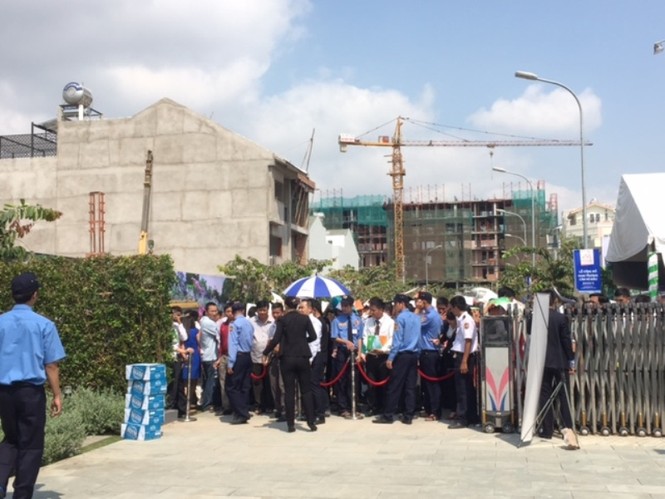 Xếp hàng mua căn hộ 9View Apartment - ảnh 2