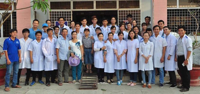 Khám bệnh cho người nghèo biên giới - ảnh 6