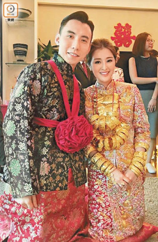 Mỹ nhân Hồng Kông đeo vàng trĩu cổ trong ngày cưới - ảnh 1