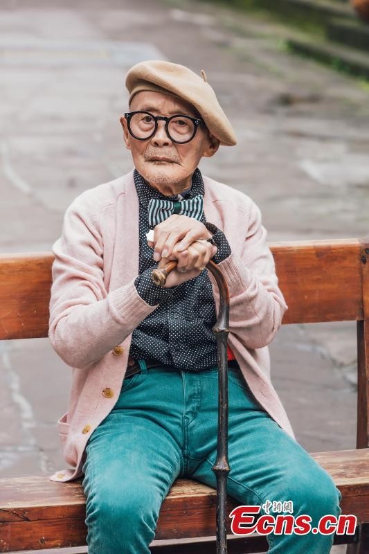 ‘Hội phụ lão’ hồi xuân, chụp ảnh sành điệu như tín đồ thời trang - ảnh 5
