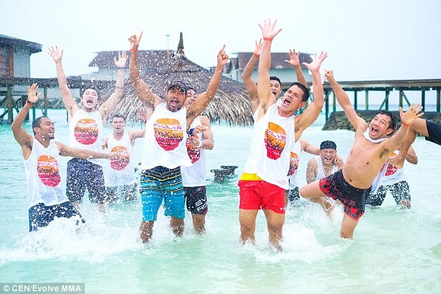 Võ sư chi cả 'núi tiền' đưa 100 nhân viên đi du lịch Maldives - ảnh 4