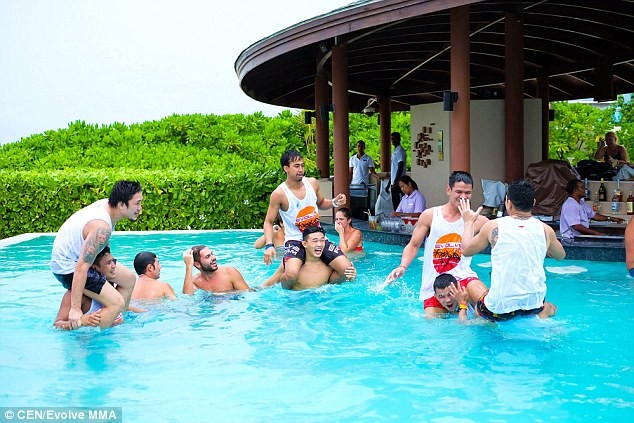 Võ sư chi cả 'núi tiền' đưa 100 nhân viên đi du lịch Maldives - ảnh 6