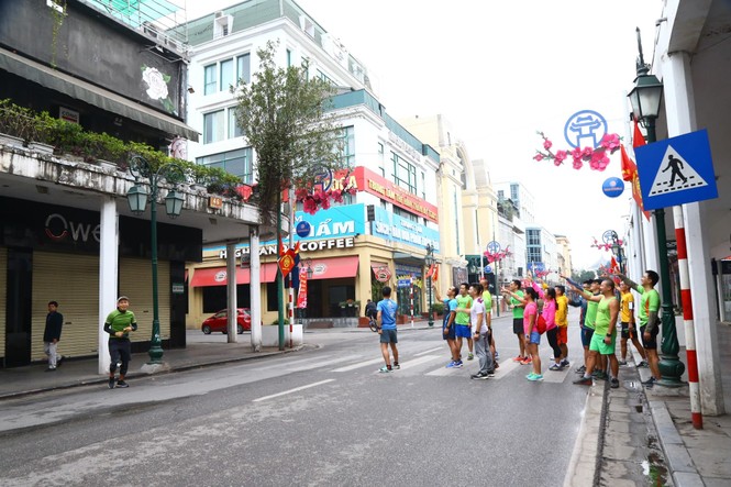 Hà Nội vắng lặng, đẹp yên bình sớm mùng 1 Tết - ảnh 3