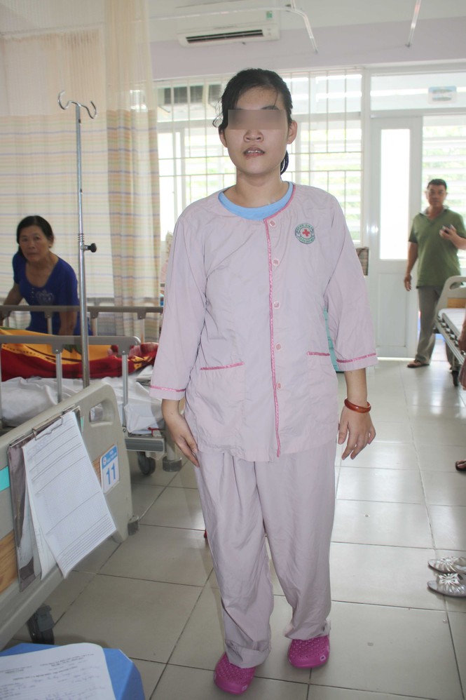 Xẻ màng tủy cứu đôi chân bệnh nhân u tủy sống ngực - ảnh 1