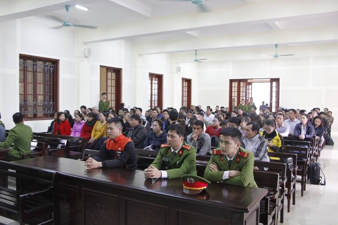 Dằn mặt bạn bằng súng vì dám gọi tên bố mình - ảnh 1