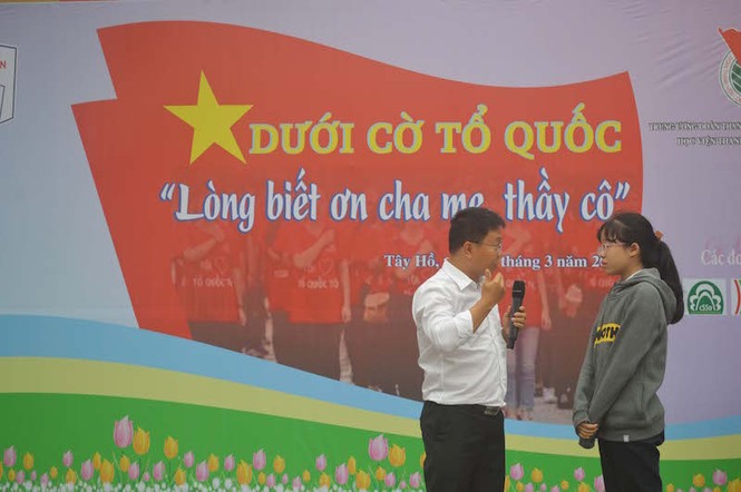 Học sinh bật khóc khi được nghe về lòng biết ơn cha mẹ, thầy cô - ảnh 3