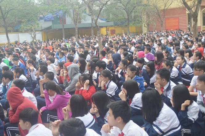 Học sinh bật khóc khi được nghe về lòng biết ơn cha mẹ, thầy cô - ảnh 2