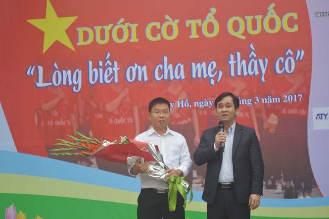 Học sinh bật khóc khi được nghe về lòng biết ơn cha mẹ, thầy cô - ảnh 4