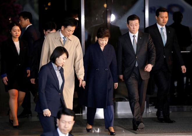 22 giờ của bà Park Geun-hye trong văn phòng công tố viên - ảnh 1