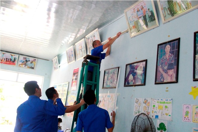 Trung ương Đoàn trao quà cho nạn nhân chất độc da cam - ảnh 5
