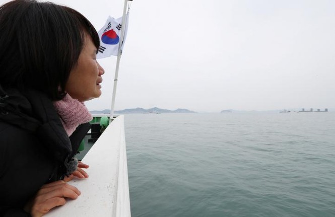 Hàn Quốc: Trục vớt phà Sewol tìm 9 thi thể mất tích - ảnh 7