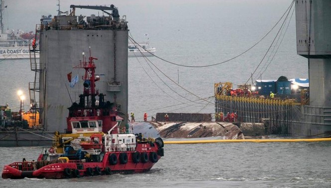 Hàn Quốc: Trục vớt phà Sewol tìm 9 thi thể mất tích - ảnh 5