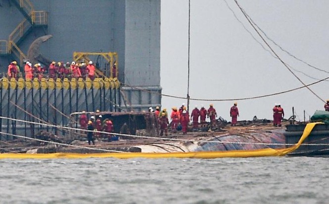 Hàn Quốc: Trục vớt phà Sewol tìm 9 thi thể mất tích - ảnh 3