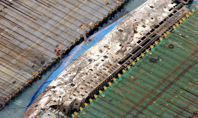 Hàn Quốc: Trục vớt phà Sewol tìm 9 thi thể mất tích - ảnh 2